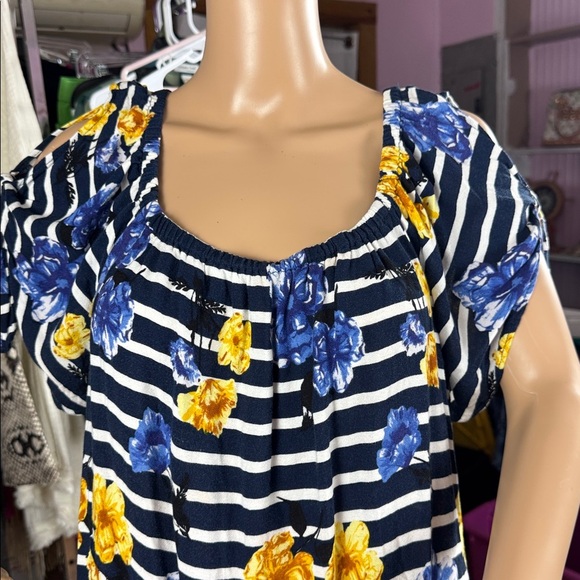 Striped Floral Cold Shoulder Top Size XL - Picture 5 of 6